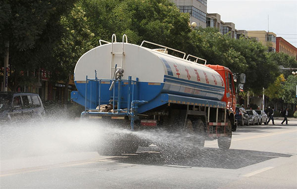 洒水车
